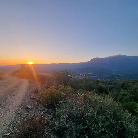 Seuls Au Monde - Mas Isole Avec Vue Sur Le Pic Du Canigo * Prades (Pyrenees-Orientales)